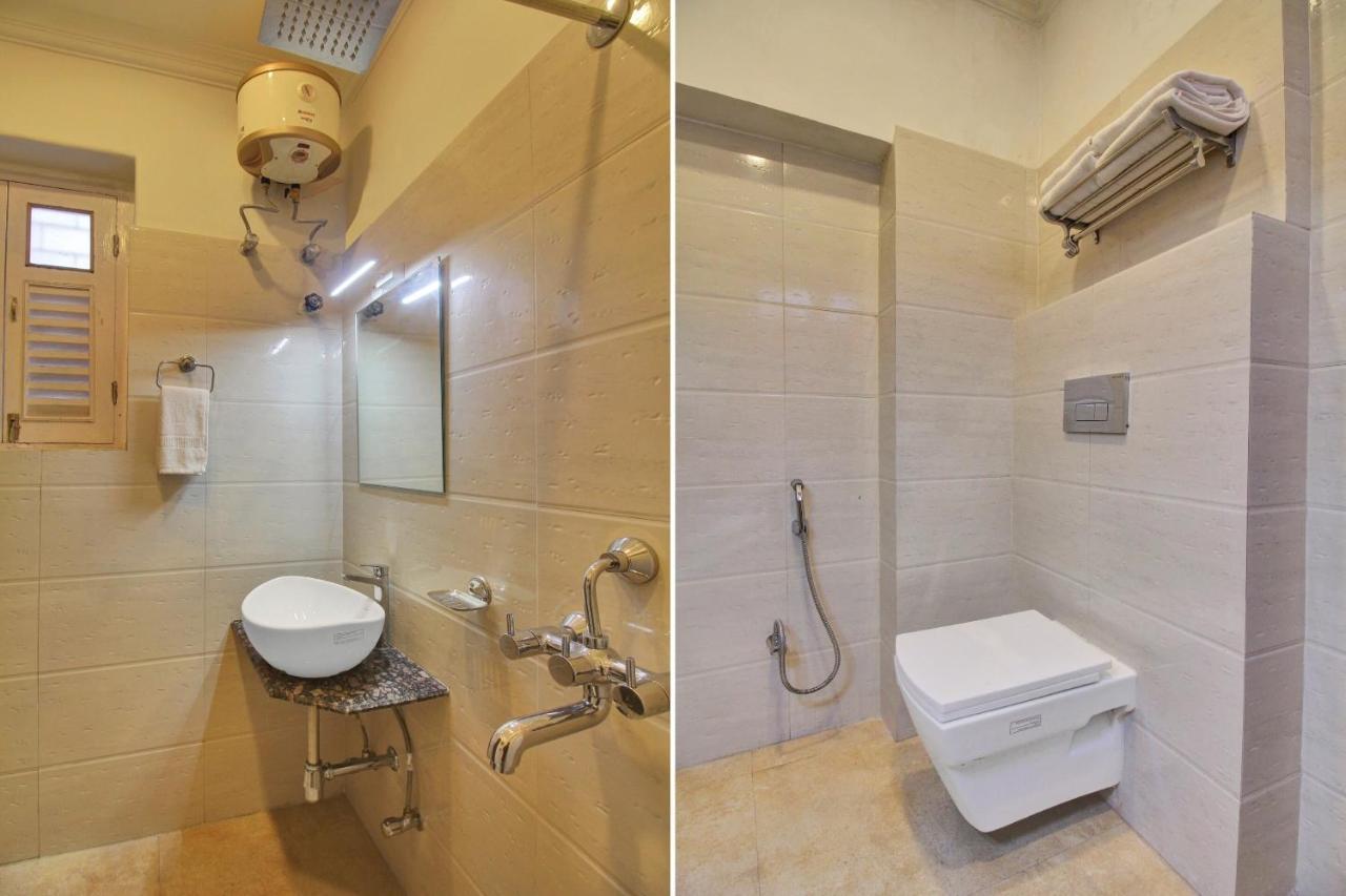 Super Townhouse Centre Point Near Esplanade Metro Station Hotel