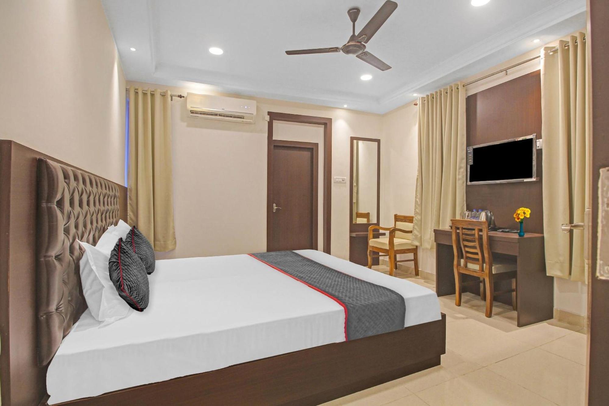 Super Townhouse Centre Point Near Esplanade Metro Station 4* Kolkata
